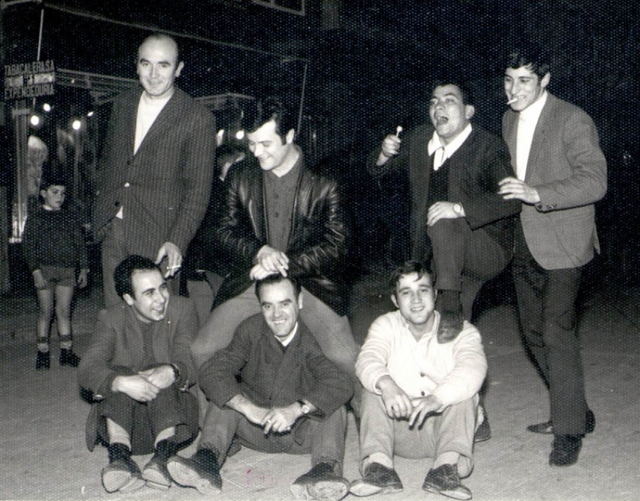1966 -De noche en la fiestas de Laxe